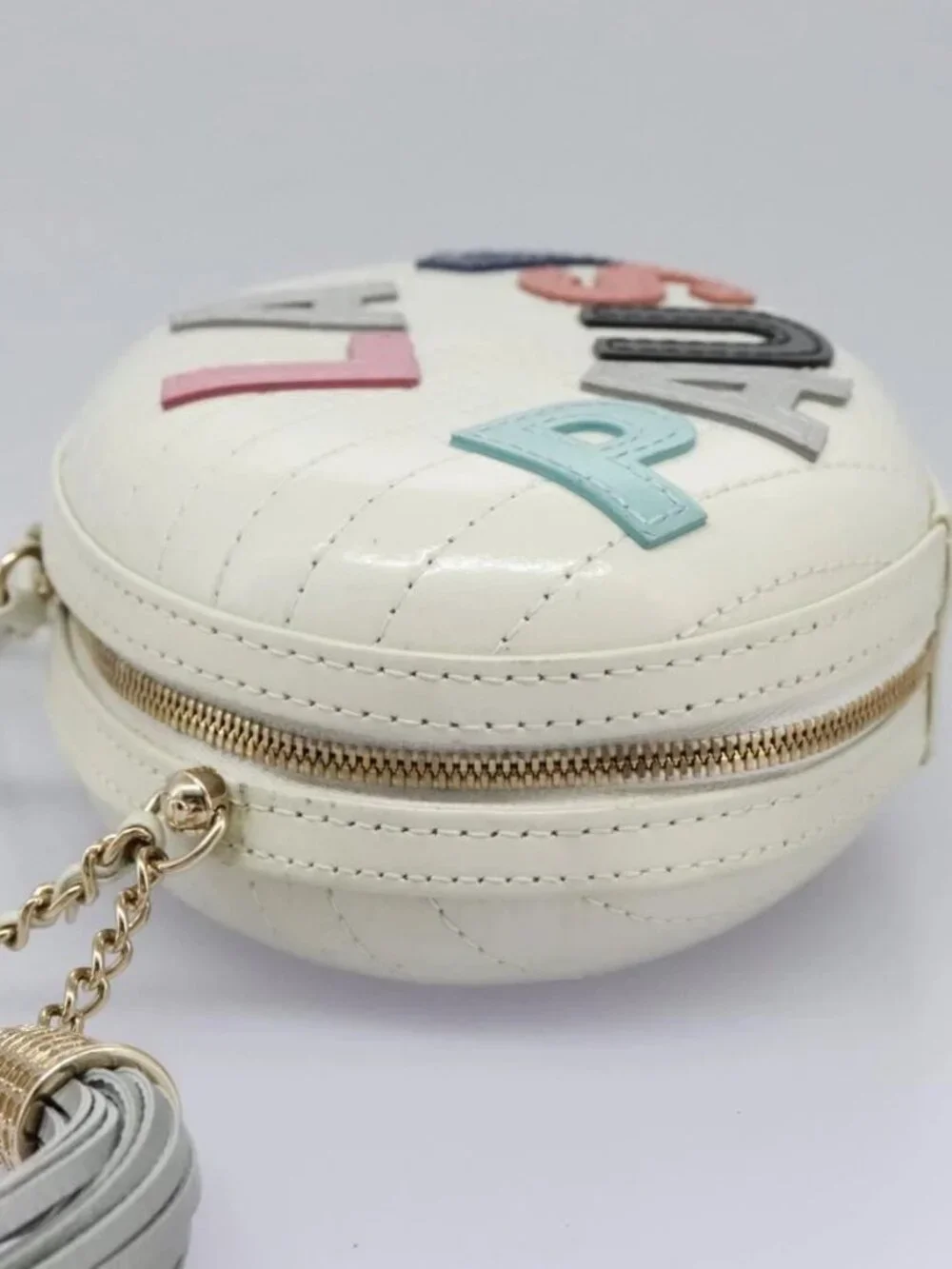 CHANEL V Stitch LA PAUSA Chain Shoulder Bag Leather White CC Auth bs23014SAV